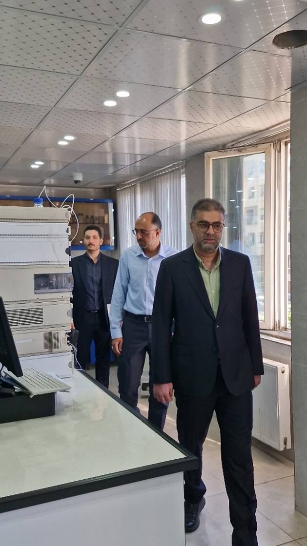 بازدید رئیس شبکه آزمایشگاهی کشور از مجتمع آزمایشگاهی بهشت آئین